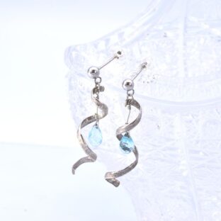 槌目silverと雫のピアス【silver925・ブルートパーズ】