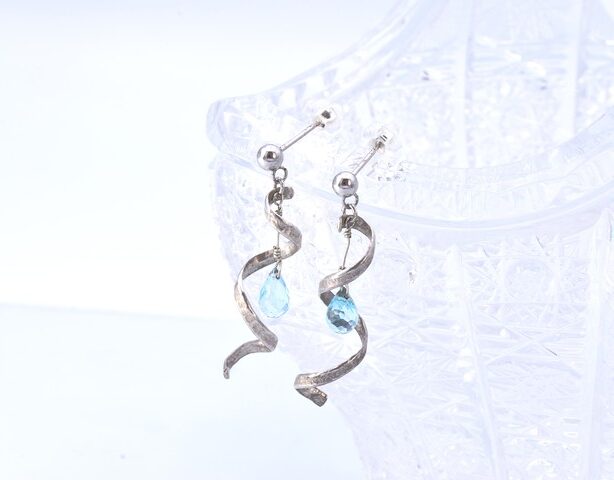 槌目silverと雫のピアス【silver925・ブルートパーズ】