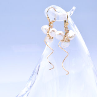 《淡水パール》ミツバアケビの花ピアス14kgf【3way】