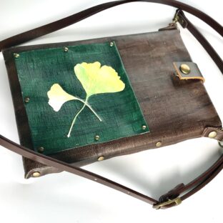 非公開: リーフアートのスマホポシェット（ブラウン／モスグリーン）