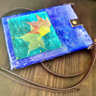 非公開: リーフアートのスマホポシェット（ブルー／フォレストグリーン）